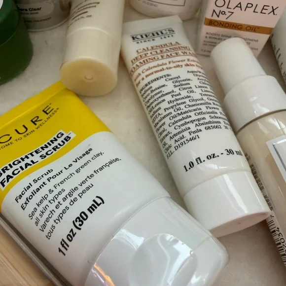 Elegant Ulta Purple Velvet Makeup Bag with 21 New Products - Picture 12 of 16